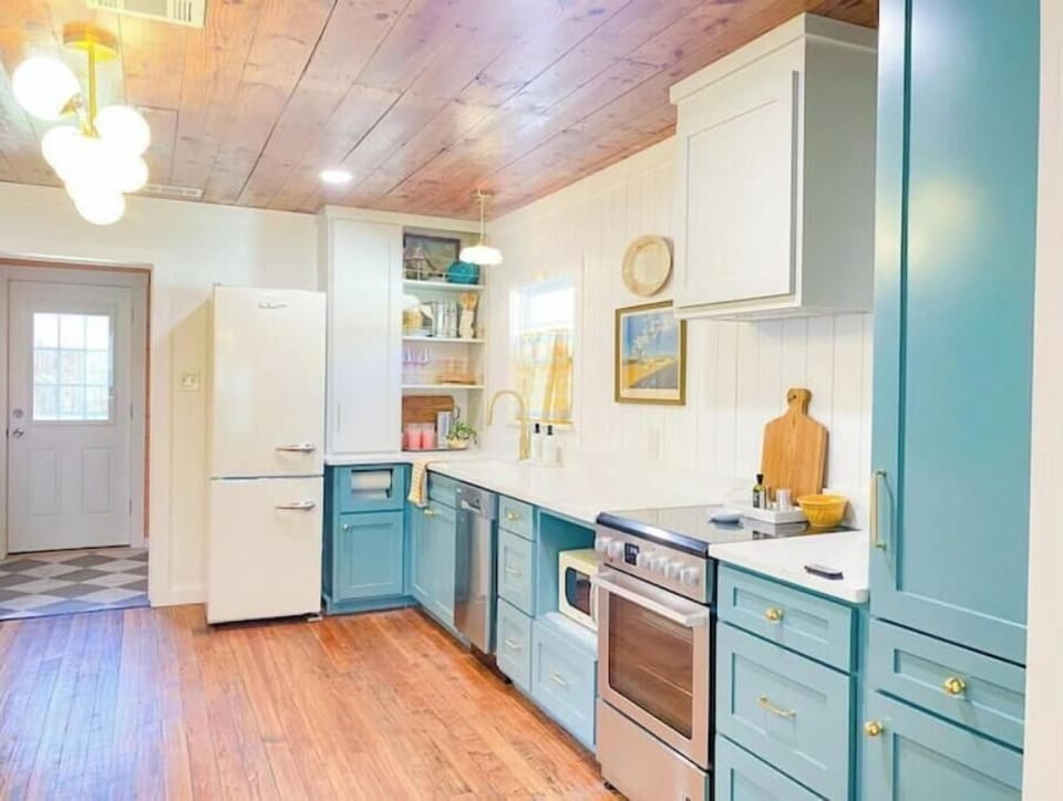 dishwasher , stove and oven