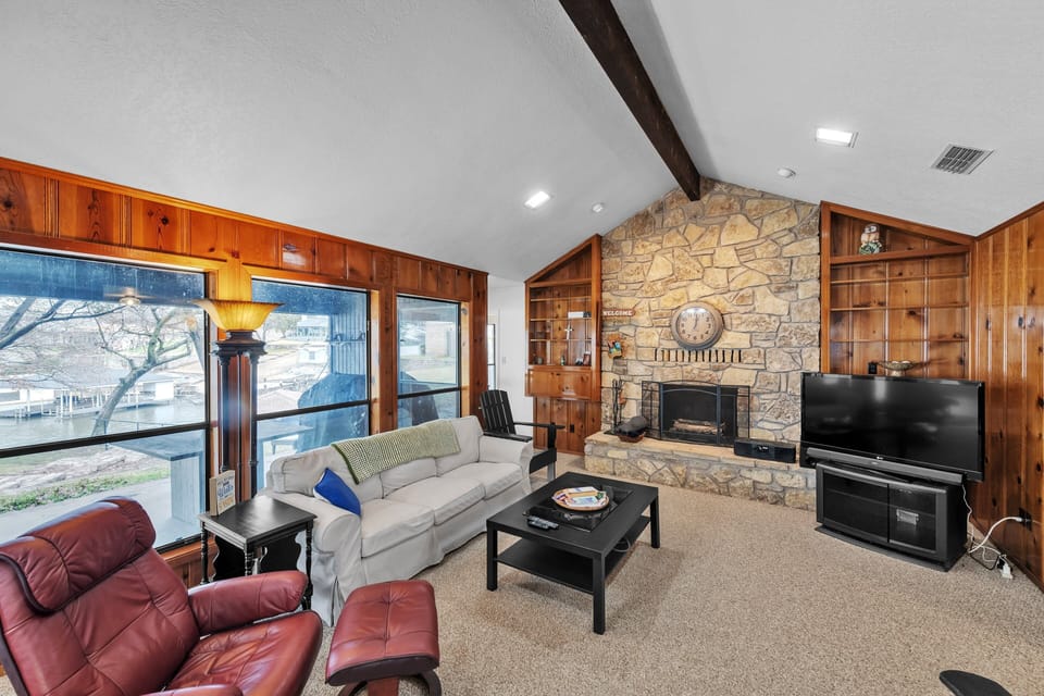 Indoors, Furniture, Living Room, Screen, Couch