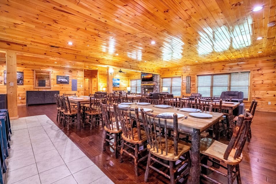 Mayes Landing's inviting dining area