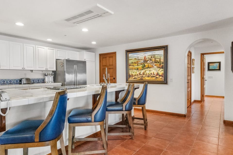 9. Kitchen 1    4875f684-69ce-46c6-8fbb