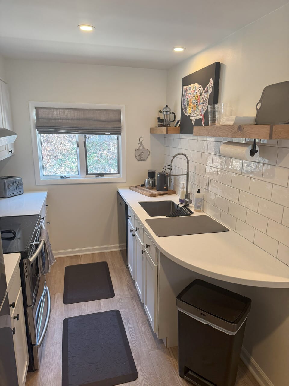 Well appointed kitchen with anything necessary to cook meals