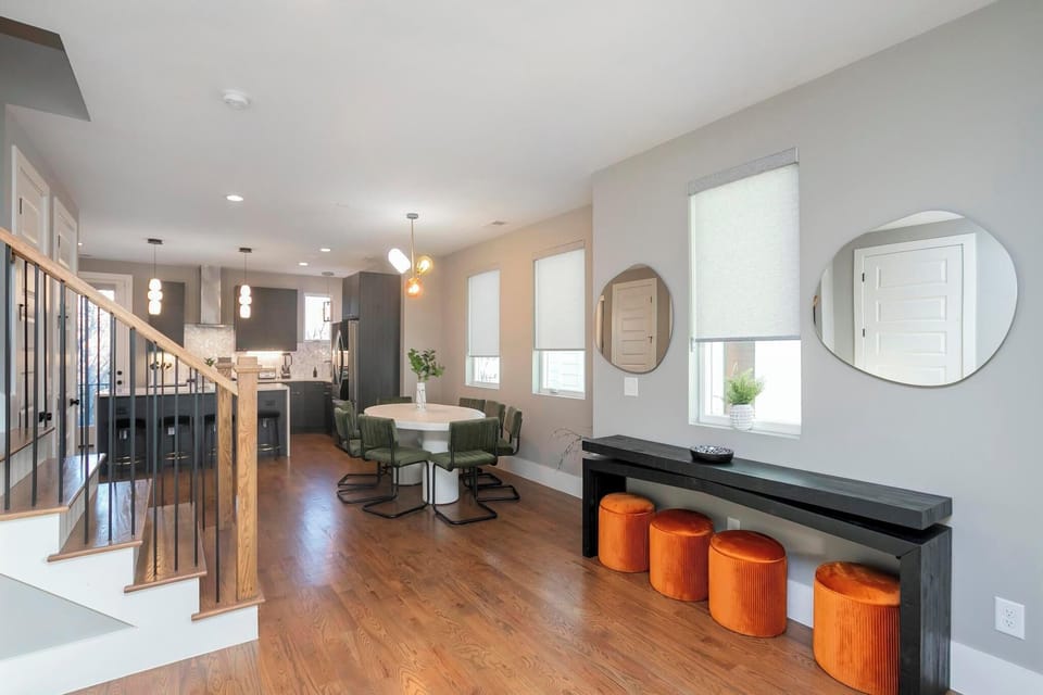 Cityscape - Dining Area