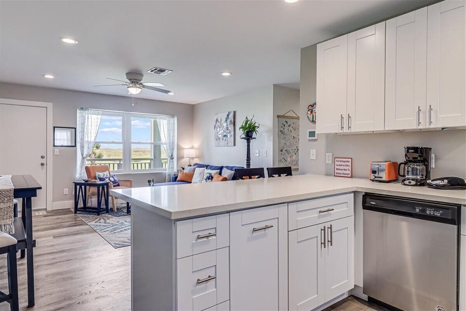 Kitchen/Living Area