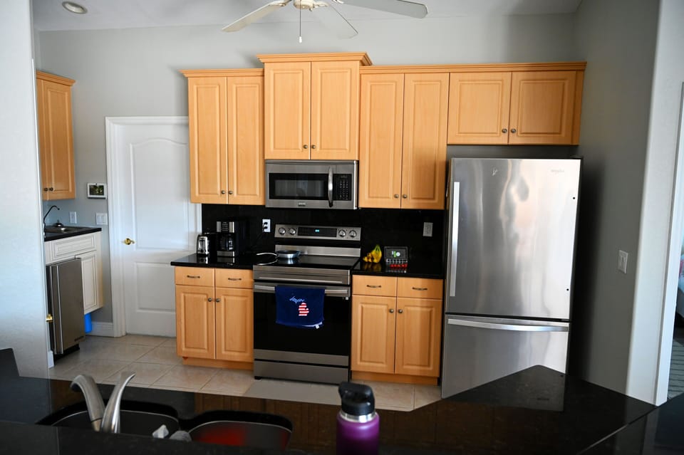 Spacious kitchen with all the appliances