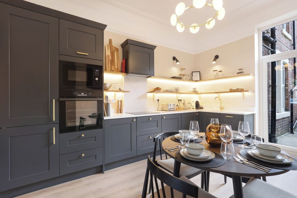 Apartment, Patio | Private kitchen | Coffee/tea maker, electric kettle, toaster