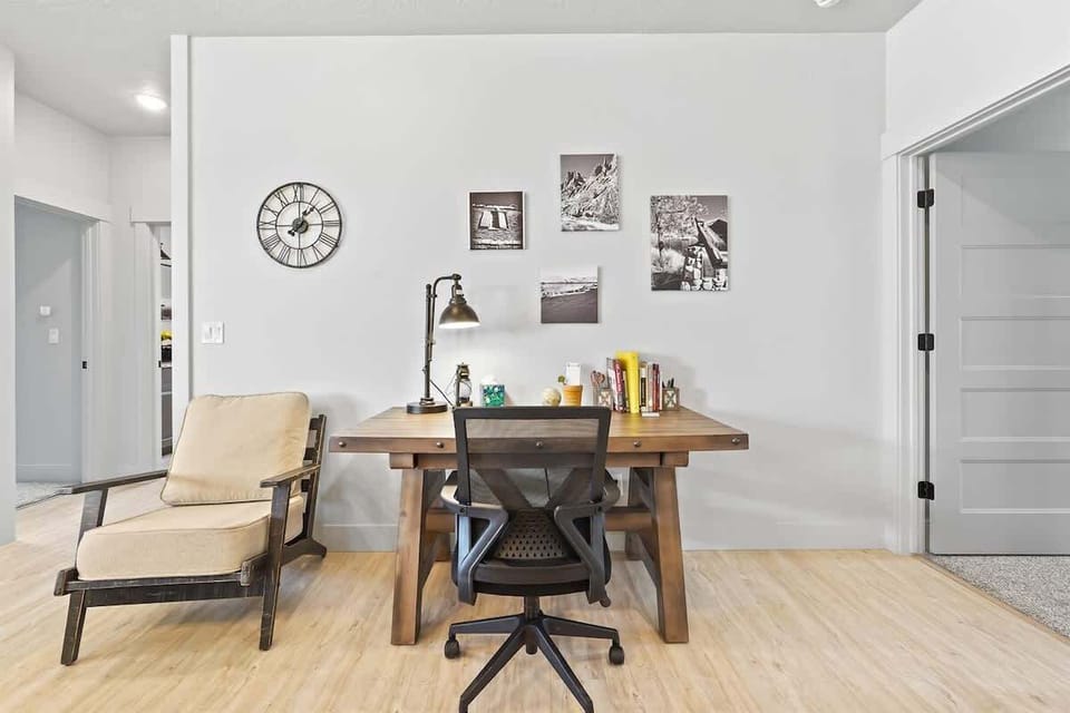 Work Space Desk/Chair