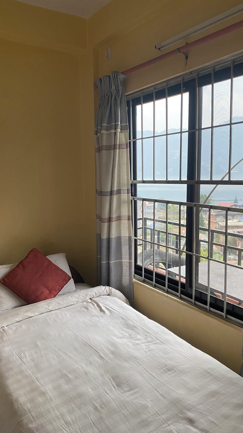 Comfort Twin Room, Balcony, Lake View | Desk, laptop workspace, bed sheets