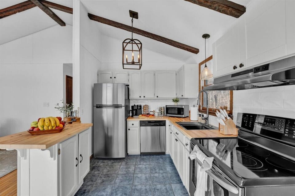 A fully equipped kitchen with modern appliances and ample space—perfect for cooking delicious meals and making memories!