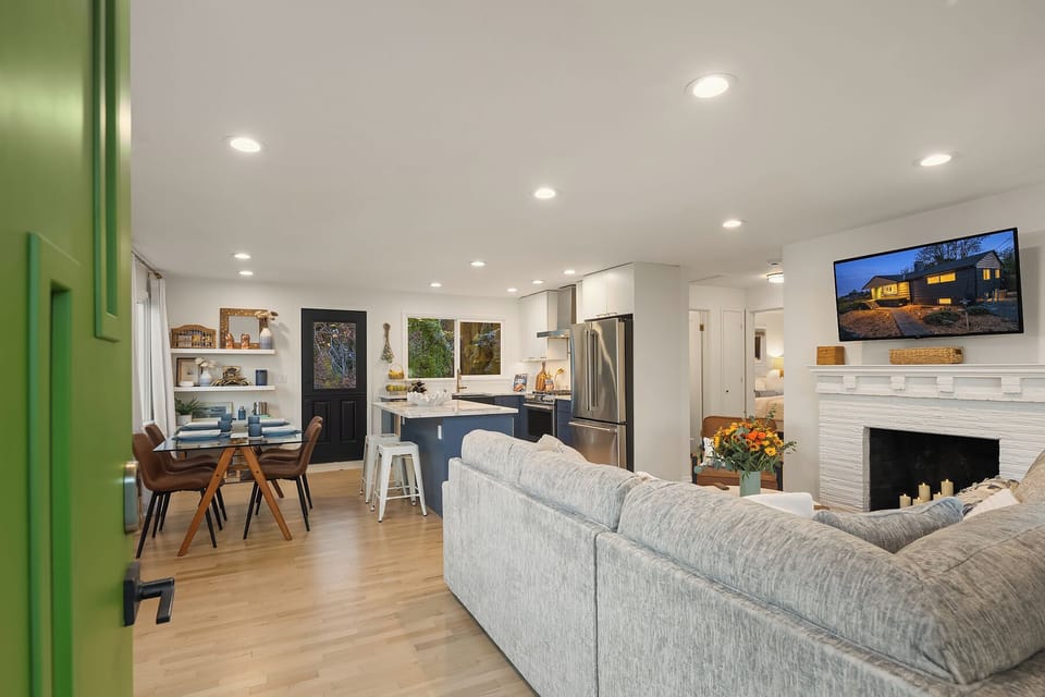 Open Kitchen, dining and Living - come inside! 