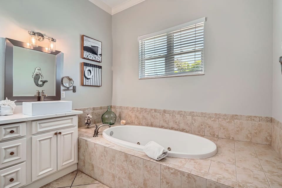 Primary Ensuite Bath