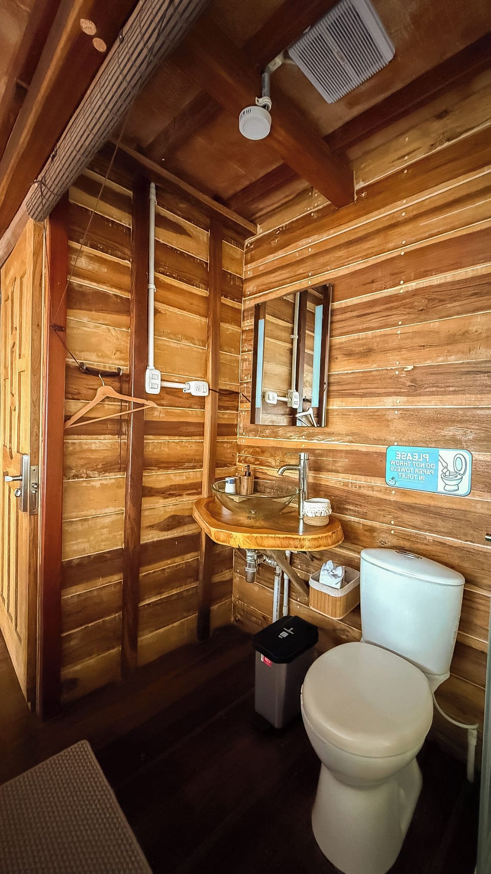 Luxury Double Room, Balcony, Sea View | Bathroom | Shower, towels, soap, shampoo