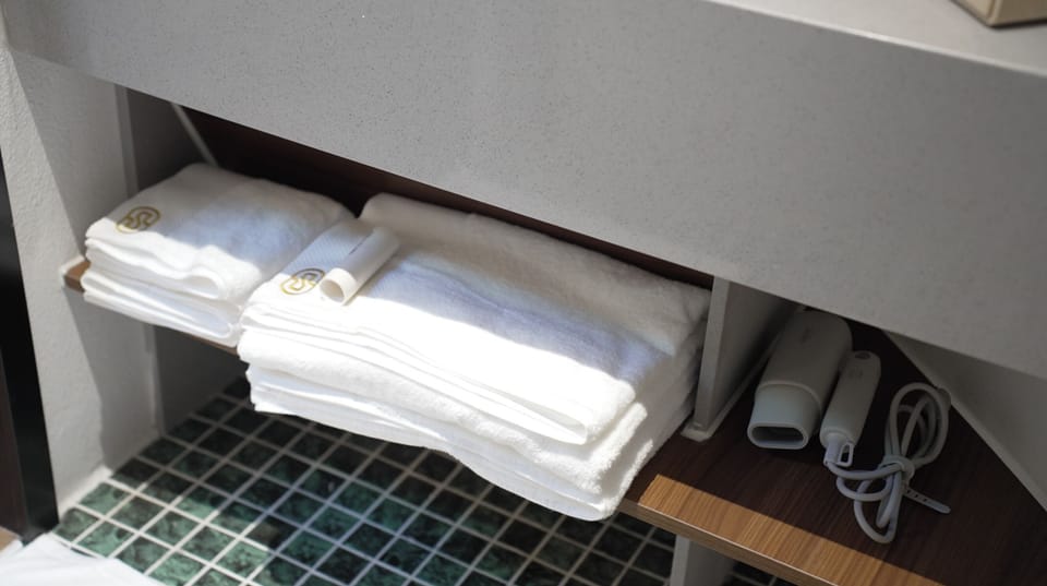 Exclusive House | Bathroom | Shower, towels, soap, shampoo