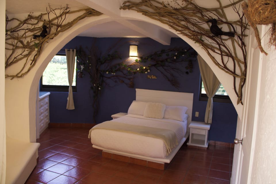 Room, 1 Double Bed, Pets Allowed, Mountain View | WiFi (free), individually decorated, bed sheets