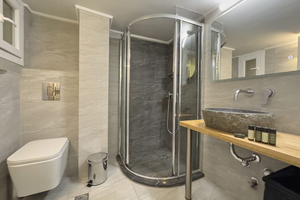 Modern bathroom!