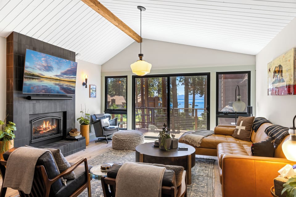 Living room with balcony and lake views 