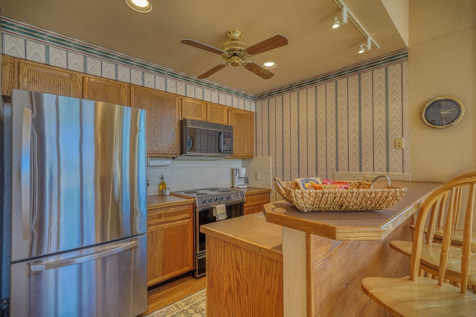 Fully-Stocked Kitchen 