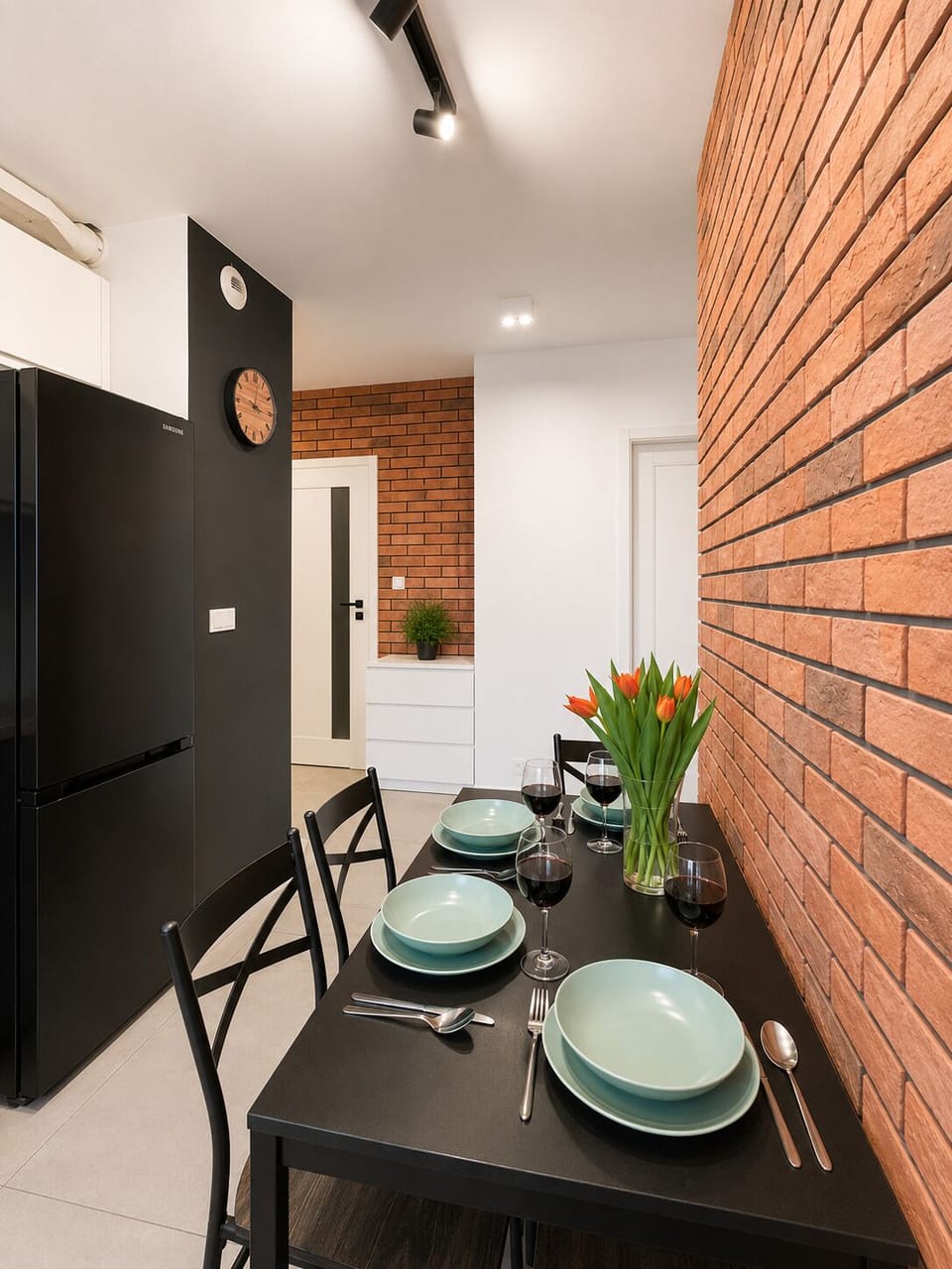 Comfort Apartment, Balcony, City View | Private kitchen | Fridge, microwave, oven, stovetop