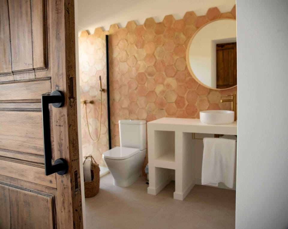 Deluxe Double Room, Balcony, Mountain View | Bathroom