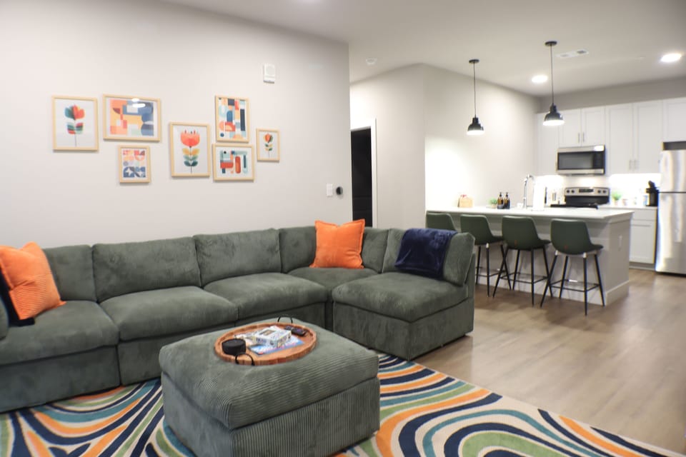 Spacious floorplan and comfy sectional awaits you here! 