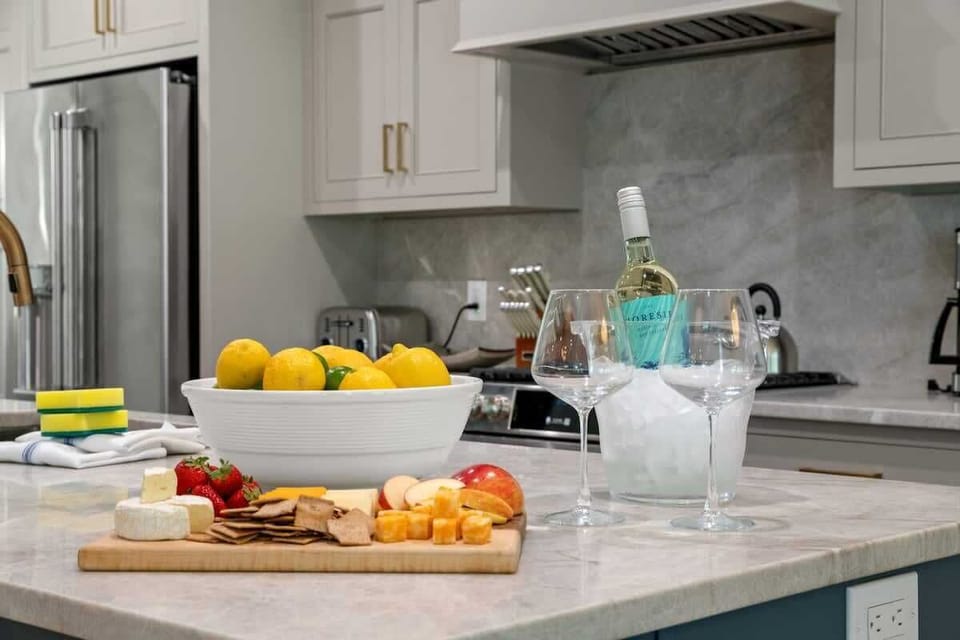 Spacious Kitchen Island & Prep Area