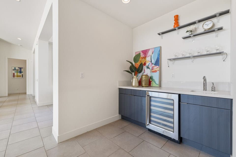 Bar Area – Elegant space for drinks and coffee.