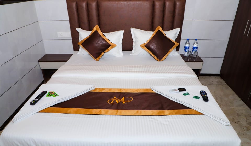 Deluxe Room, Balcony, City View | Iron/ironing board (on request), WiFi (free)