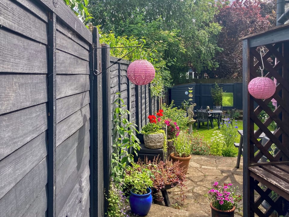 Outdoor | Sunny Meadow Cottage, Sudbury