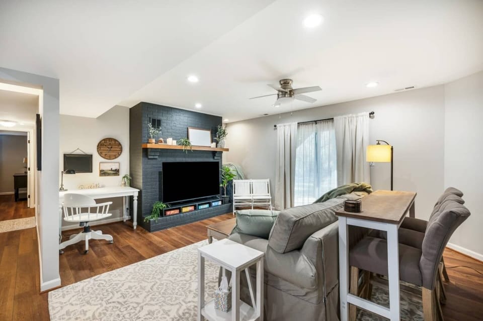 Lower level living area w/ workspace, pull out queen sofa, & twin roll-away bed