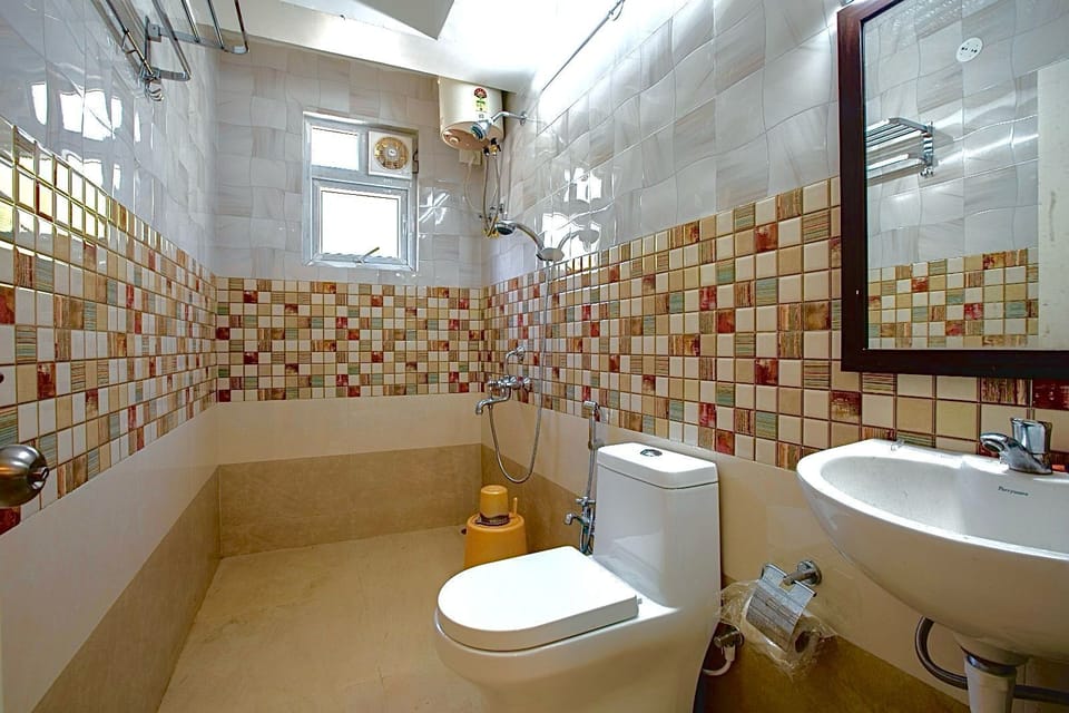 Family Single Room | Bathroom | Shower, towels, soap, shampoo