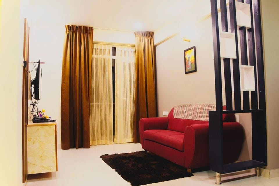Family Single Room | Living area | 32-inch Smart TV with satellite channels