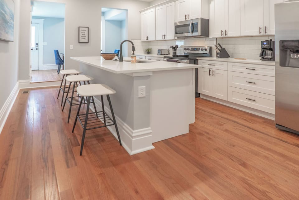 Townhouse #1 - Gorgeous eat-in kitchen #1