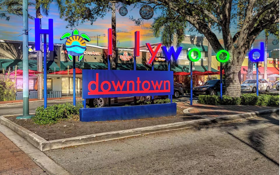 2.4 miles to DOWNTOWN Hollywood!!