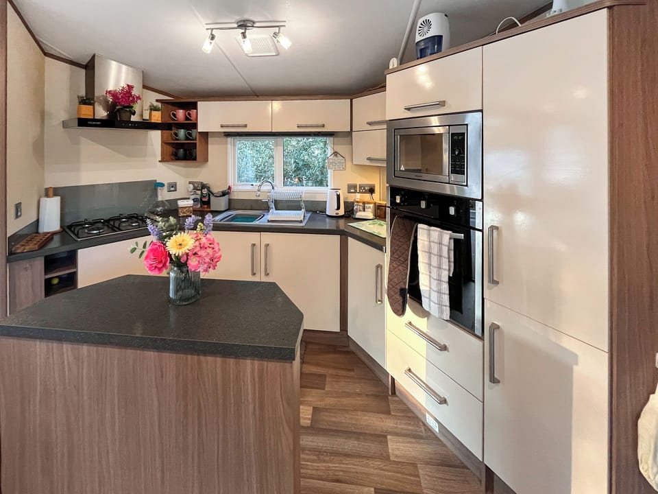 Kitchen | 5 Pine Rise, Poole