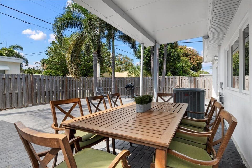 Outdoor dining