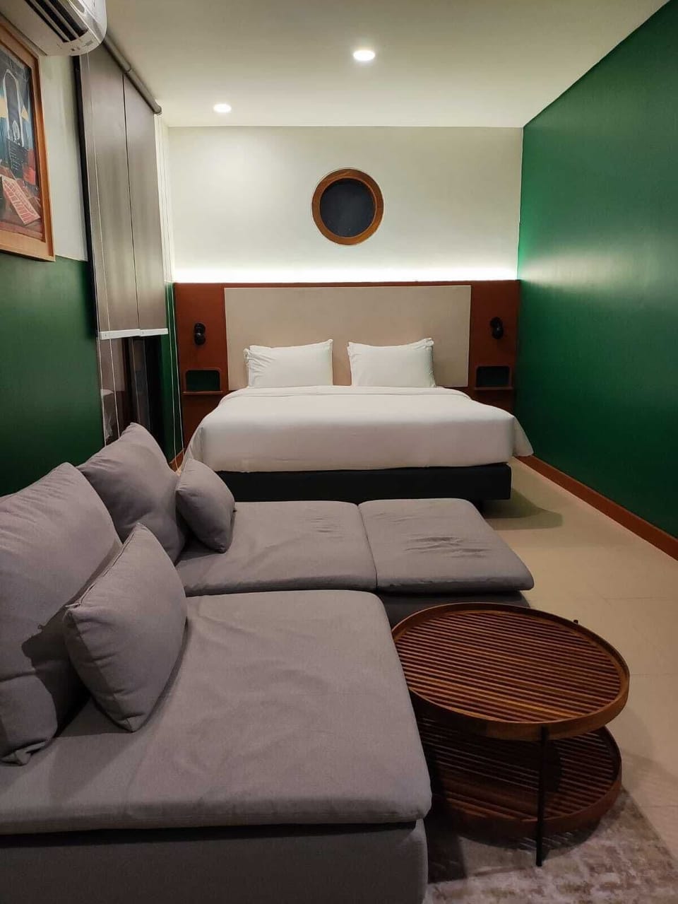 Executive Room, Non Smoking | Living area | TV