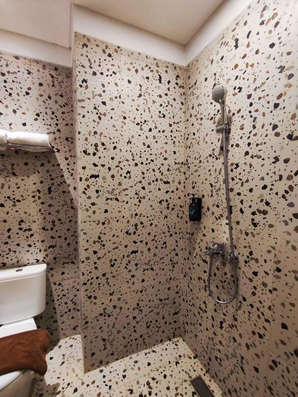 Deluxe Double or Twin Room, Non Smoking | Bathroom | Slippers, towels