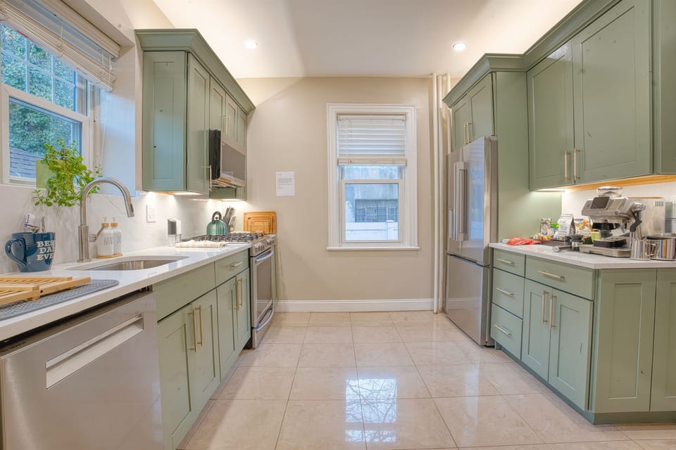 "This was our second stay here and was just as good as the first.Very well apportioned kitchen with lots of little extras that make the stay go smoothly." John D. 10/2025