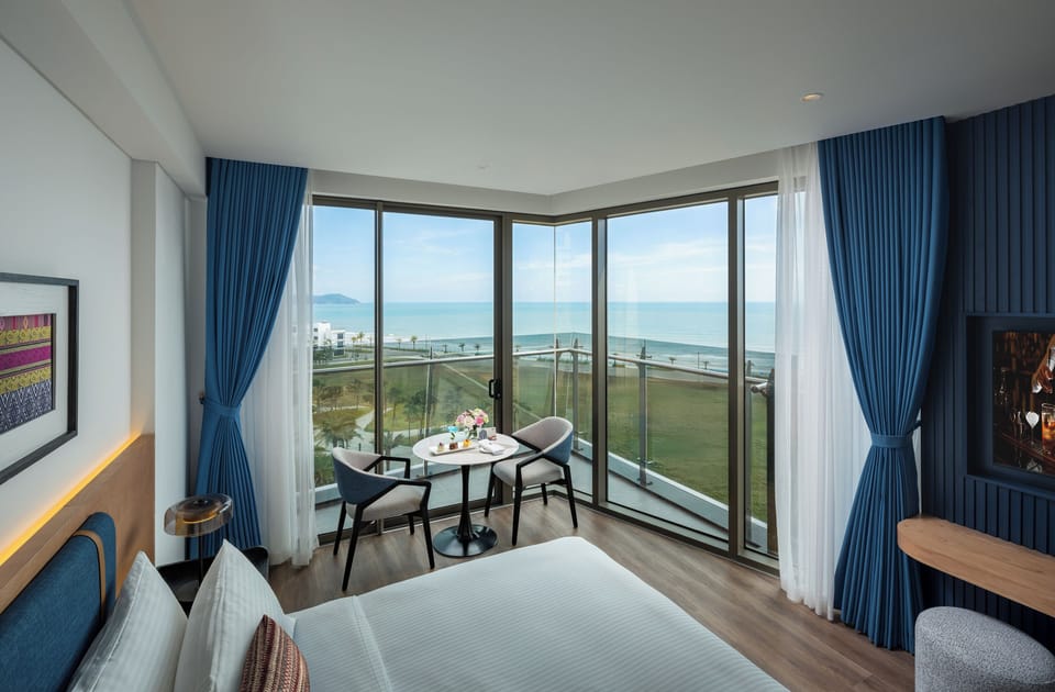 Grand Room, Ocean View (Deluxe) | Desk, blackout drapes, soundproofing, WiFi (free)