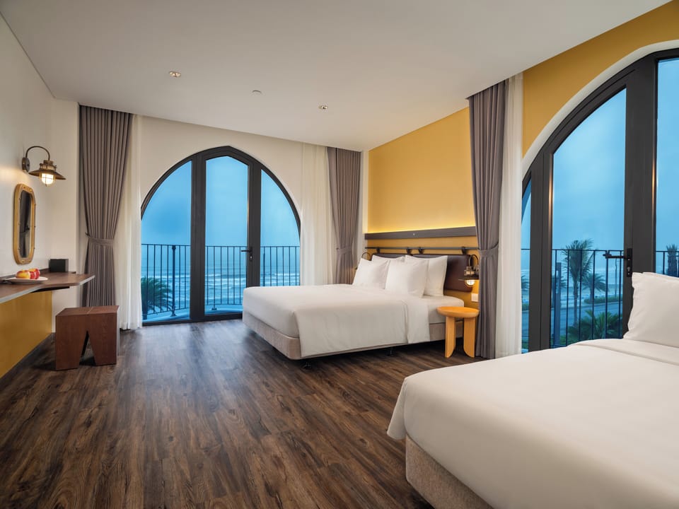 Deluxe Triple Room, Sea View | Desk, blackout drapes, soundproofing, WiFi (free)