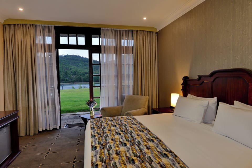 Deluxe Twin Room | In-room safe, laptop workspace, iron/ironing board, free WiFi