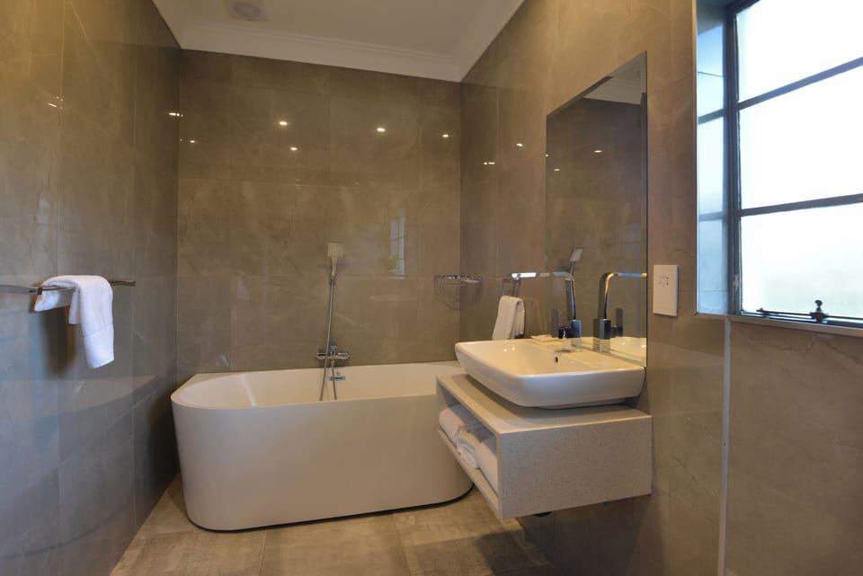 Combined shower/tub, deep soaking tub, free toiletries, hair dryer