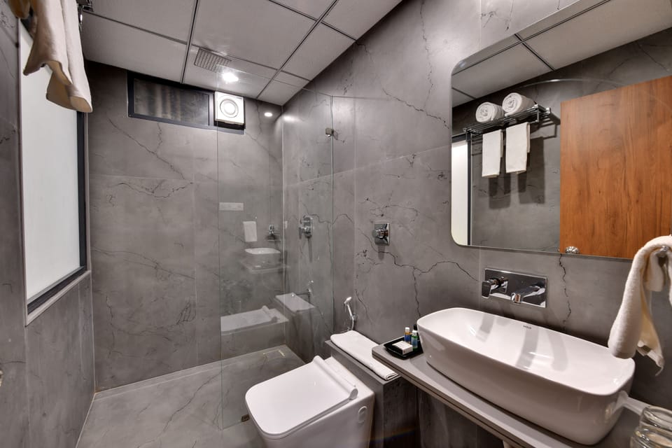 Deluxe Double Room | Bathroom | Shower, slippers, towels, soap