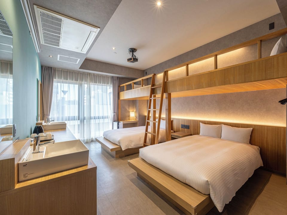 Family Room, Non Smoking | In-room safe, desk, blackout drapes, soundproofing