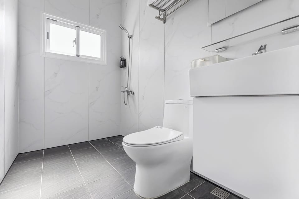 Standard Quadruple Room | Bathroom | Shower, hair dryer, slippers, towels