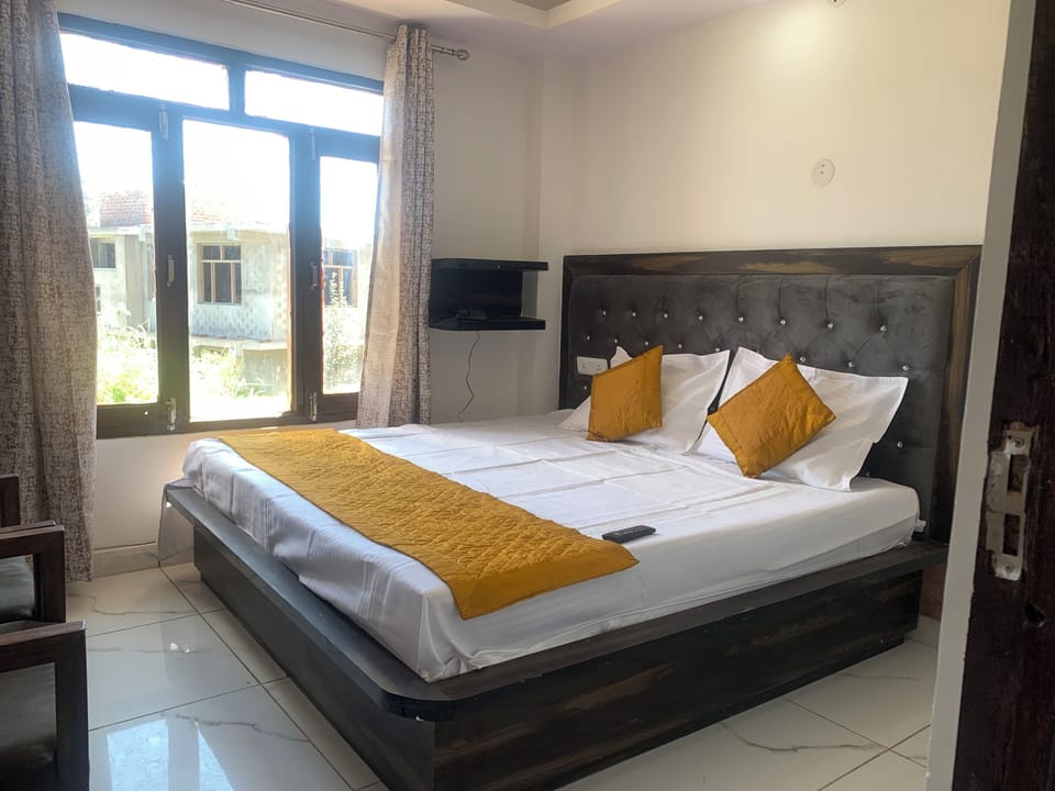 Deluxe Double Room, Balcony, Garden View | Laptop workspace, free WiFi