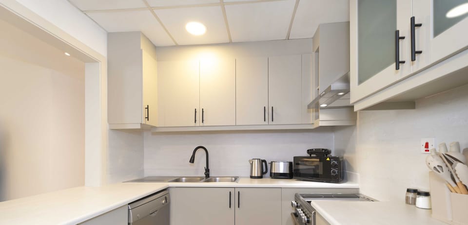 Apartment | Private kitchen | Electric kettle, toaster