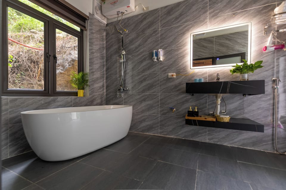 Family Quadruple Room, Courtyard View | Bathroom | Rainfall showerhead, designer toiletries, hair dryer, slippers