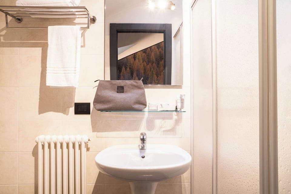 Double or Twin Room, Valley View | Bathroom | Shower, free toiletries, hair dryer, towels