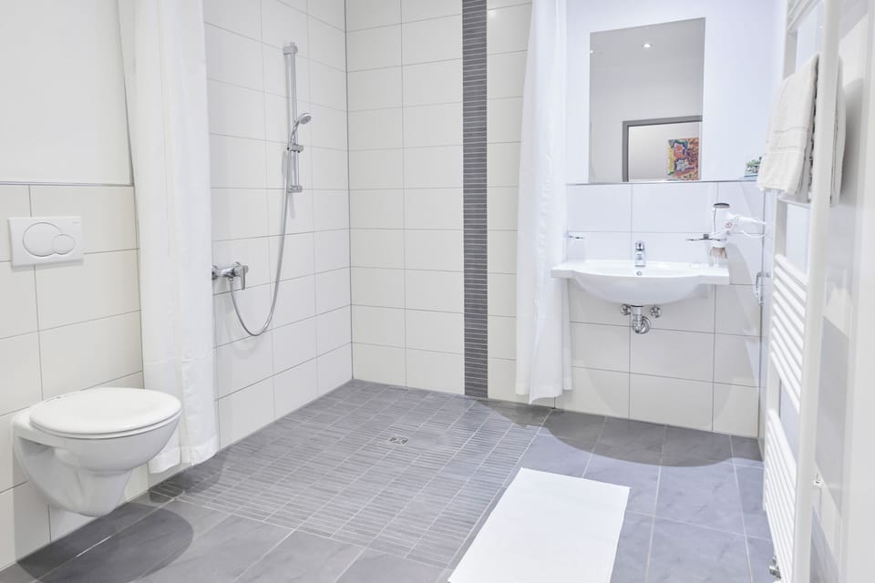 Classic Single Room | Bathroom | Eco-friendly toiletries, hair dryer, towels, soap