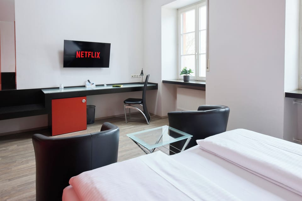 Comfort Double Room | Desk, laptop workspace, blackout drapes, free WiFi